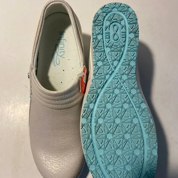 Infinity by Cherokee taupe metallic  color work clogs size 9 NWT - Picture 5 of 7
